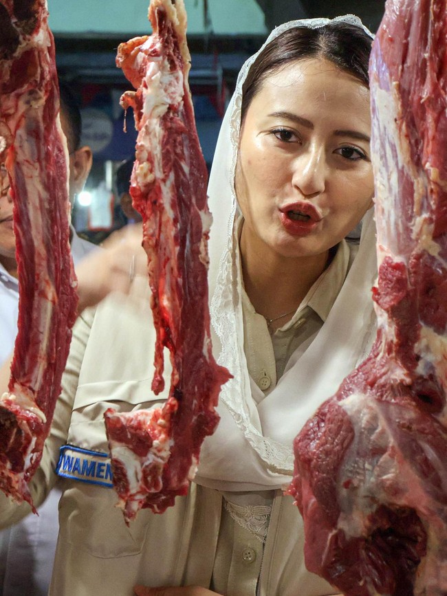 Wamendag Tinjau Harga Bahan Pokok di Pasar Cisalak Jelang Ramadan