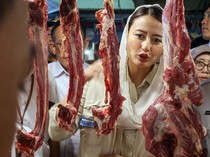 Wamendag Tinjau Harga Bahan Pokok di Pasar Cisalak Jelang Ramadan