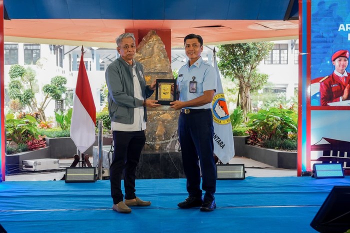 Wamensos Tekankan Pentingnya Pembentukan Karakter Siswa Sekolah Rakyat