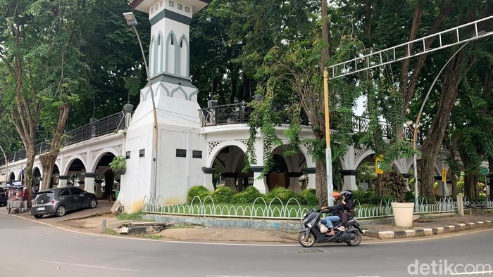 Alun-Alun Gresik Sepi Usai ODGJ BAB Sembarangan