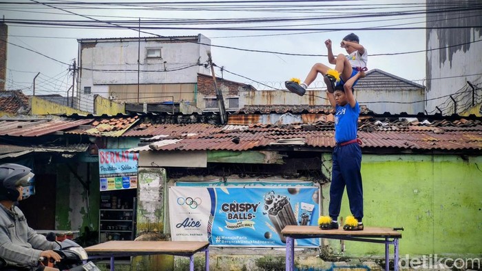 Anak-anak Pagarsih Bandung latihan barongsai.