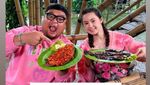 Momen Hangat Billy Syahputra dan Vika Kolesnaya saat Makan di Resto dan Warteg