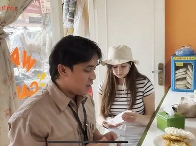Momen Hangat Billy Syahputra dan Vika Kolesnaya saat Makan di Resto dan Warteg