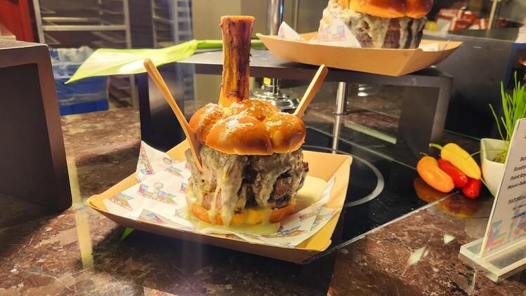 Burger Raksasa Rp 3,3 Juta Ini Jadi Menu Utama di Super Bowl 2026! Burger Raksasa Rp 3,3 Juta Ini Jadi Menu Utama di Super Bowl 2026!
