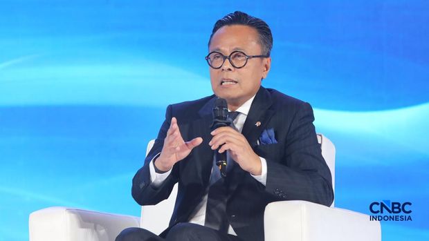 Chief Operating Officer (COO) Badan Pengelola Investasi (BPI) Danantara, Dony Oskaria saat menyampaikan paparan dalam acara Economic Outlook 2026 bertema &ldquo;Consolidating Growth, Accelerating the Transformation&rdquo; di Hotel Indonesia Kempinski, Jakarta, Selasa (10/2/2026). (CNBC Indonesia/Faisal Rahman)