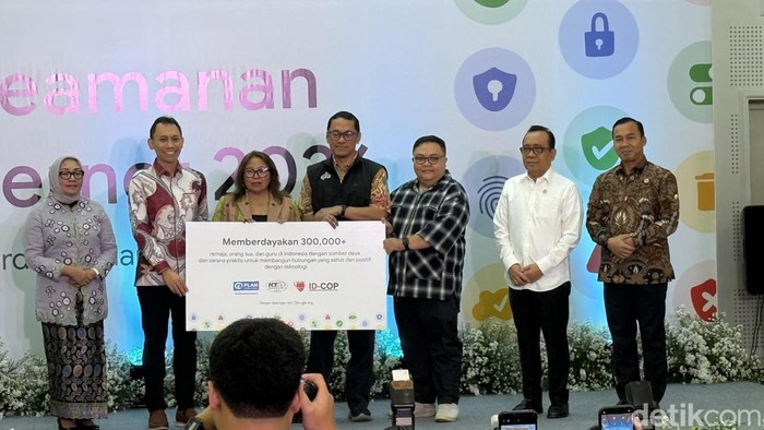 Danny Ardianto, Kepala Hubungan Pemerintahan dan Kebijakan Publik YouTube Asia Tenggara (kedua dari kiri)