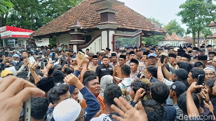 Demo buruh rokok di Pamekasan