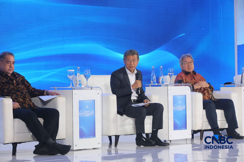 Direktur Utama PT Jababeka Tbk, Setyono Djuandi Darmono saat menyampaikan paparan dalam acara Economic Outlook 2026 bertema “Consolidating Growth, Accelerating the Transformation” di Hotel Indonesia Kempinski, Jakarta, Selasa (10/2/2026). (CNBC Indonesia/Faisal Rahman)
