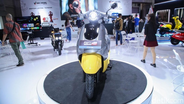 Indomobil eMotor menghadirkan dua motor listrik terbaru, QT dan QT Pro, dalam ajang IIMS 2026 di JIExpo Kemayoran. Keduanya sudah dapat dibeli langsung selama pameran.