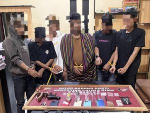 Polisi Tangkap 6 Pengedar Sabu di Bima, Senpi Rakitan Ikut Disita