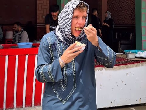 Viral! Konten Kreator AS Coba Es Krim Afghanistan, Begini Reaksinya