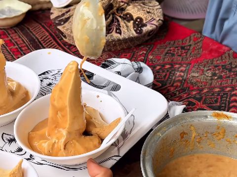 Viral! Konten Kreator AS Coba Es Krim Afghanistan, Begini Reaksinya