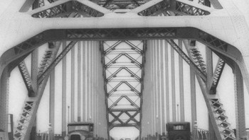 Jembatan Tacony–Palmyra dibuka pada 1929 sebagai simbol kemajuan, menghubungkan Philadelphia dan New Jersey. Lebih dari sekadar infrastruktur, jembatan ini membawa harapan, mobilitas, dan ritme hidup kawasan yang terus berkembang hingga kini. Foto: Boredpanda