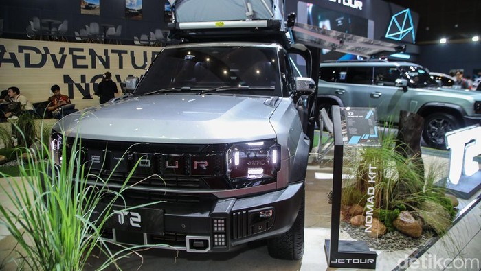 Jetour kembali meramaikan IIMS 2026 dengan menghadirkan SUV bergaya rugged Jetour T2. Model ini ditawarkan dengan harga spesial Rp568 juta hingga 15 Februari 2026.