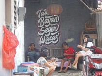 Seni Jadi Benteng Pertahanan Kampung Tambak Bayan