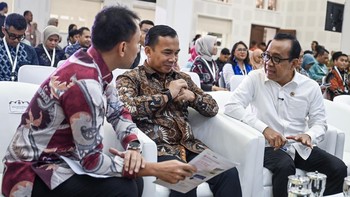 Kegiatan tersebut juga menekankan pentingnya digital wellness serta pemanfaatan kecerdasan artifisial (AI) yang beretika. Melalui berbagai fitur keamanan dan program edukasi, kolaborasi ini diharapkan dapat meningkatkan kesadaran publik terhadap pentingnya keamanan digital sekaligus mendorong penggunaan teknologi secara positif dan bertanggung jawab. ANTARA FOTO/Bayu Pratama S