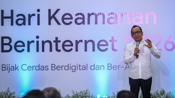 Menteri Koordinator PMK Pratikno mengatakan penguatan literasi dan keamanan digital menjadi kebutuhan mendesak di tengah pesatnya perkembangan teknologi digital dan kecerdasan artifisial, di Kantor Kemenko PMK, Jakarta, Selasa (10/2/2026). ANTARA FOTO/Bayu Pratama S