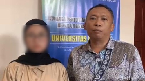 Ketua Satgas PPKS Universitas Mataram (Unram) Joko Jumadi saat meluruskan video asusila yang viral di medsos, Selasa (10/2/2026).