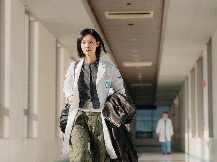 Kim Ji Won di drama Korea Doctor X: Age of the White Mafia