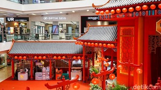 Lampion dan Ornamen Imlek Meriahkan Pusat Perbelanjaan Ibu Kota