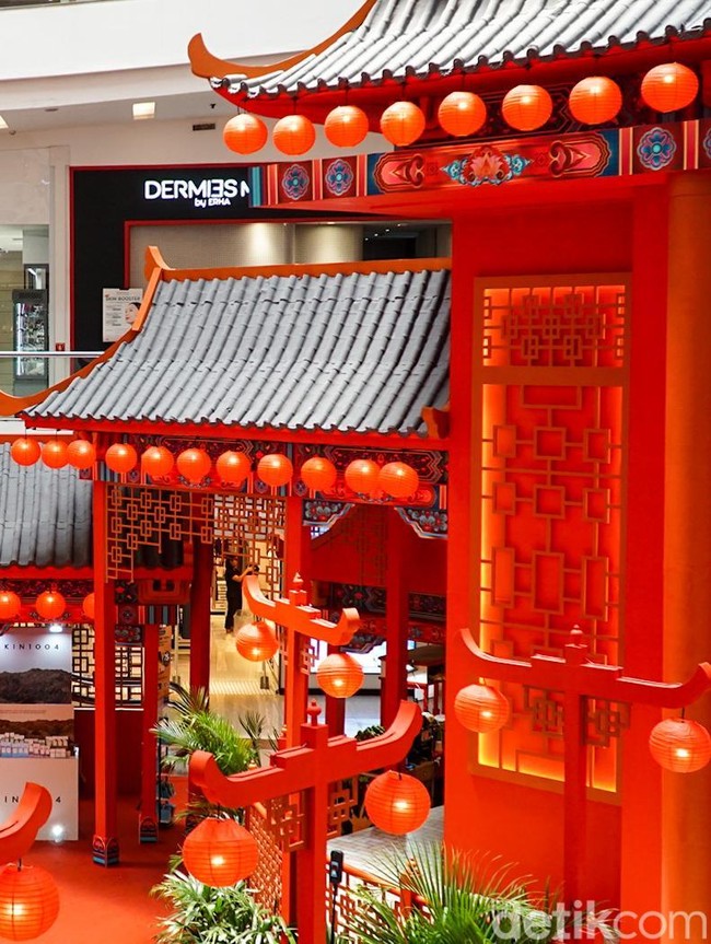 Lampion dan Ornamen Imlek Meriahkan Pusat Perbelanjaan Ibu Kota