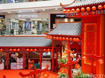 Lampion dan Ornamen Imlek Meriahkan Pusat Perbelanjaan Ibu Kota