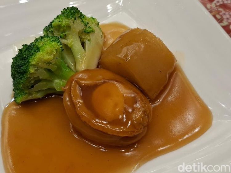 Rayakan Imlek di Restoran Ini, Sajian Abalone hingga Poon Choi Menanti!