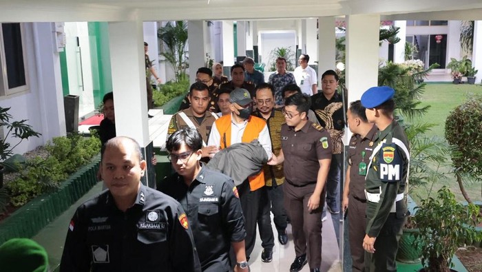 **Eks Bupati Bengkulu Utara Tersandera Kasus Korupsi Tambang: IR Ditetapkan Tersangka**