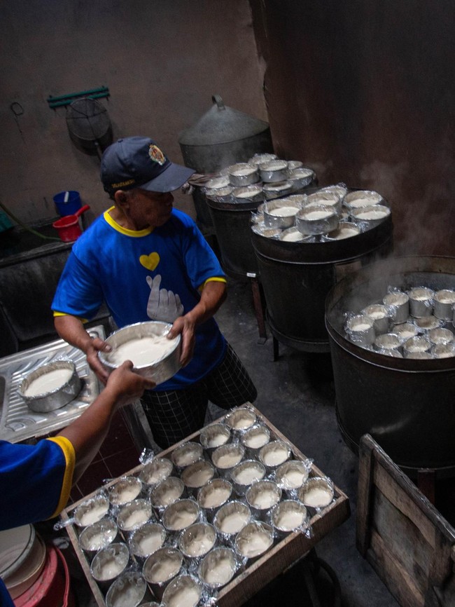 Melihat Sibuknya Dapur Kue Keranjang Yogyakarta Jelang Imlek