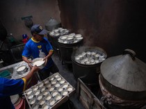 Melihat Sibuknya Dapur Kue Keranjang Yogyakarta Jelang Imlek