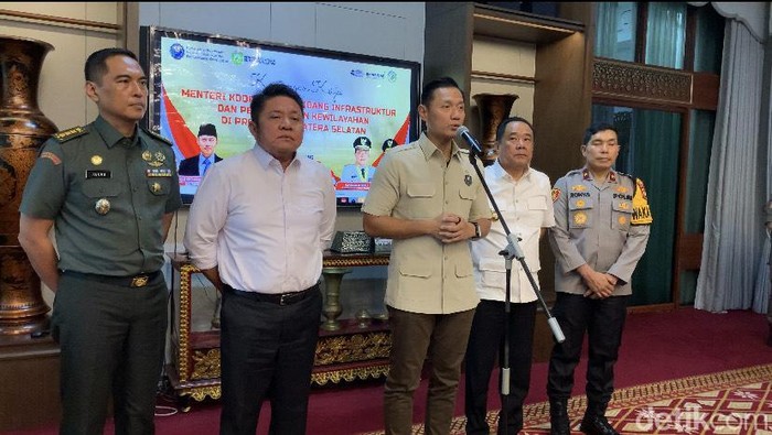 Menko Infrastruktur kewilayahan Ri bersama gubernur sumsel Herman Deru dalam rapat koordinasi infrastruktur pembangunan di Sumsel
