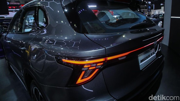 MG Motor Indonesia meluncurkan MG S5 EV sebagai SUV listrik terbaru di ajang pameran otomotif. Model ini hadir dengan harga kompetitif dan fitur modern untuk pasar Tanah Air.