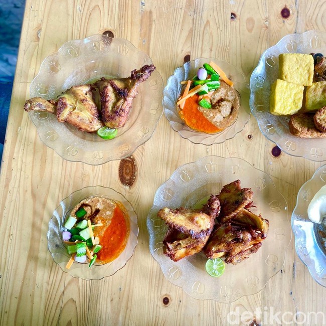 Nasi Uduk dan Ayam Goreng Legendaris Ini Selalu Ludes dalam 2 Jam!