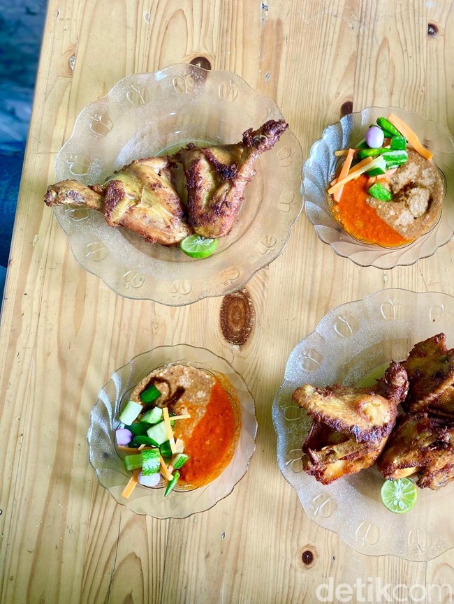 Nasi Uduk dan Ayam Goreng Legendaris Ini Selalu Ludes dalam 2 Jam!