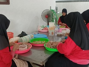 Jelang Imlek, Omzet Pengepul Rajungan di Probolinggo Meroket 100 Persen