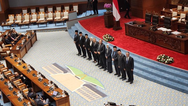 Paripurna DPR Sahkan 8 Calon Anggota Baznas, Ini Daftarnya