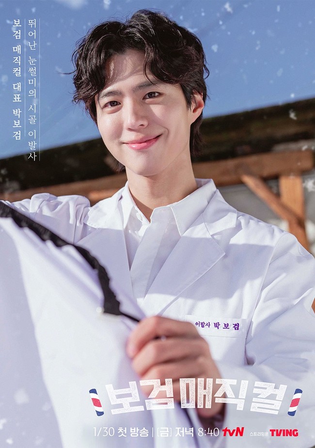 Transformasi Park Bo Gum jadi tukang cukur rambut mencuri perhatian publik. Bintang Reply 1988 itu ternyata bermimpi menjalankan profesi ini di kehidupan kedua. Foto: Instagram
