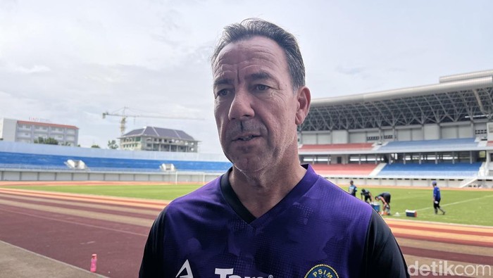 Pelatih PSIM Jogja, Jean-Paul van Gastel wanti-wanti anak asuhnya kembali fit bukan gemuk usai libur Lebaran.