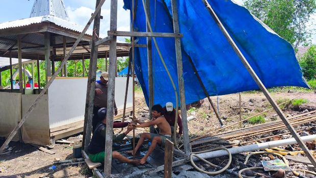 Pembangunan Jembatan Merah Putih Presisi menuju ke SD di Inhil sudah rampung Pembangunan Jembatan Merah Putih Presisi menuju ke SD di Inhil sudah rampung, Senin (9/2/2026).