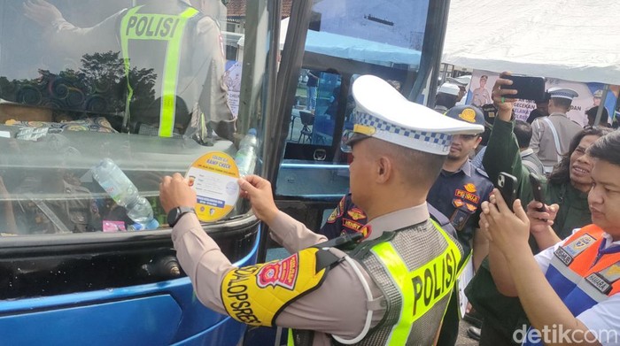 Pemeriksaan kendaraan lebaran di Cianjur