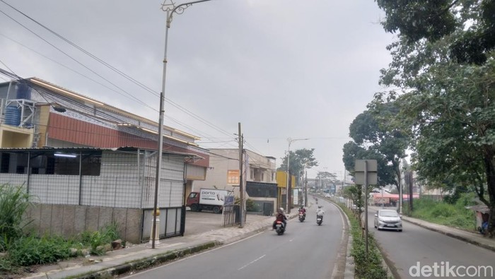 PJU di Jalan KH Abdullah bin Nuh Kabupaten Cianjur.