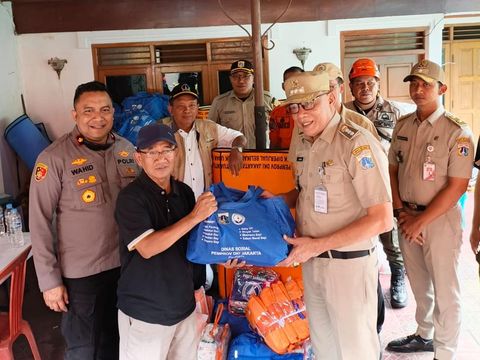 Polisi membuka posko bagi korban kebakaran di Jalan Bangka III. Warga dapat mengurus dokumen-dokumen terbakar tanpa harus datang ke polsek. (dok Ist)