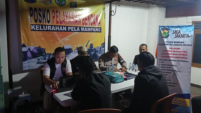 Polisi Mampang Siap Bantu Warga Kebakaran, Urus Dokumen Gratis di Lokasi!
