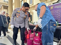 Polisi Bongkar Praktik Culas Gas 12 Kg di Jambi, Isi Tabung Dikurangi 2 Kg