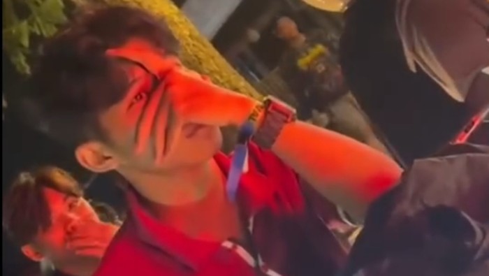 Malunya Pria Ini, Ketahuan Curi Helm Saat Bubaran Konser di Kota Malang