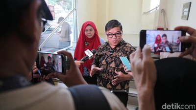Putusan Sengketa Salinan Ijazah Jokowi di KIP Ditunda