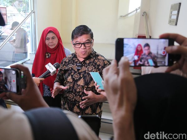Putusan Sengketa Salinan Ijazah Jokowi di KIP Ditunda