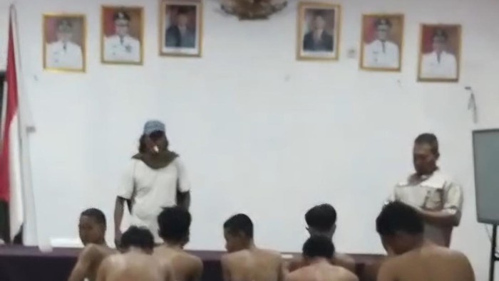 Warga Lawan Konvoi Berandalan di Cirebon, 4 Motor Perusuh Dibakar
