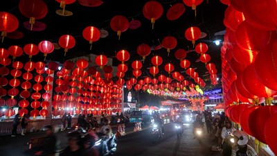 Ribuan Lampion Meriahkan Pasar Gede Solo