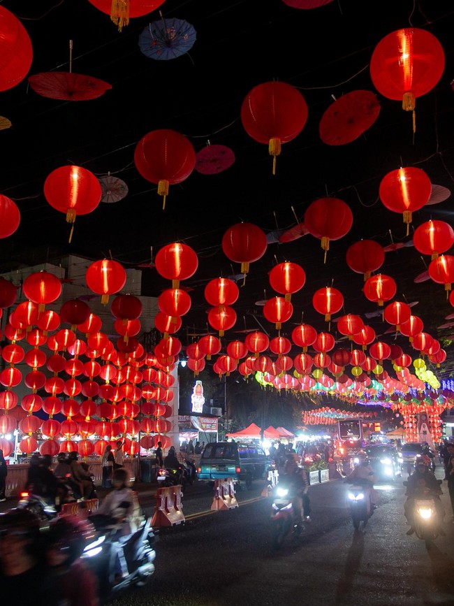 Ribuan Lampion Meriahkan Pasar Gede Solo